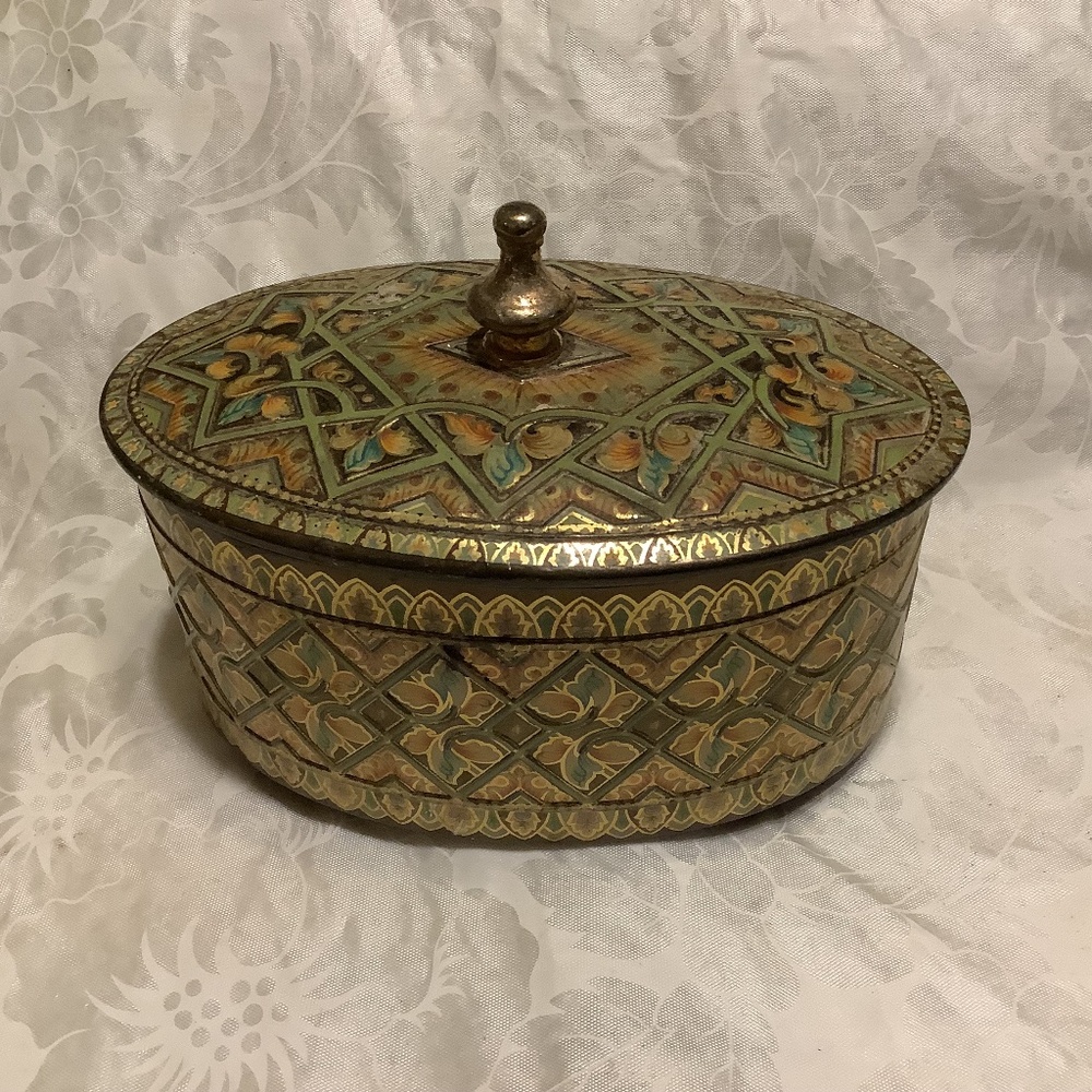 Vintage decorative Art Grace varied color metal tin container made in the U.K.